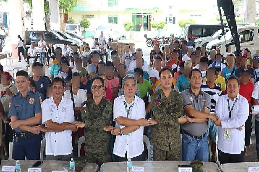 12 Militias, 7 SPLs surrender, 49 supporters break ties with CPP-NPA-NDF in CamSur